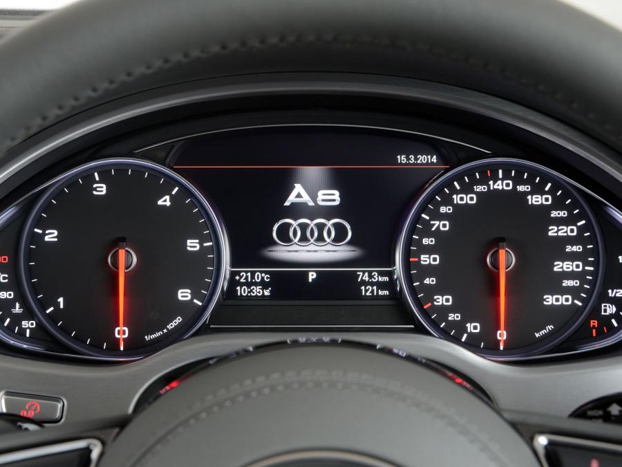 Панель приборов Audi A8 L TDI Quattro (D4) 2014 года  (ZA) (фото 9 из 16)